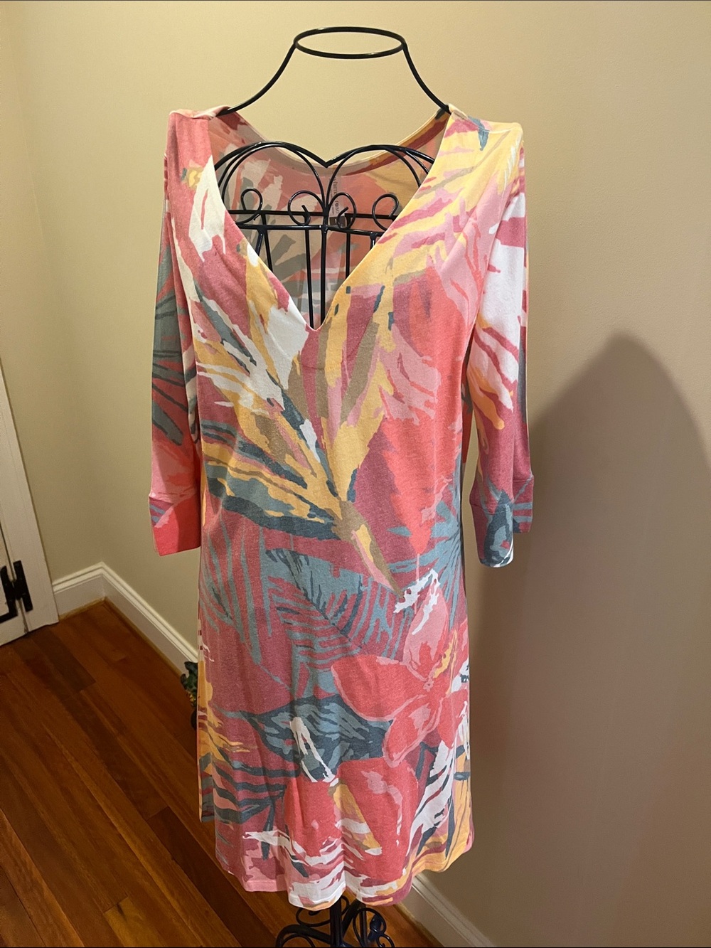 Long Sleeve Floral V-Neck Shift Dress in Coral Multi